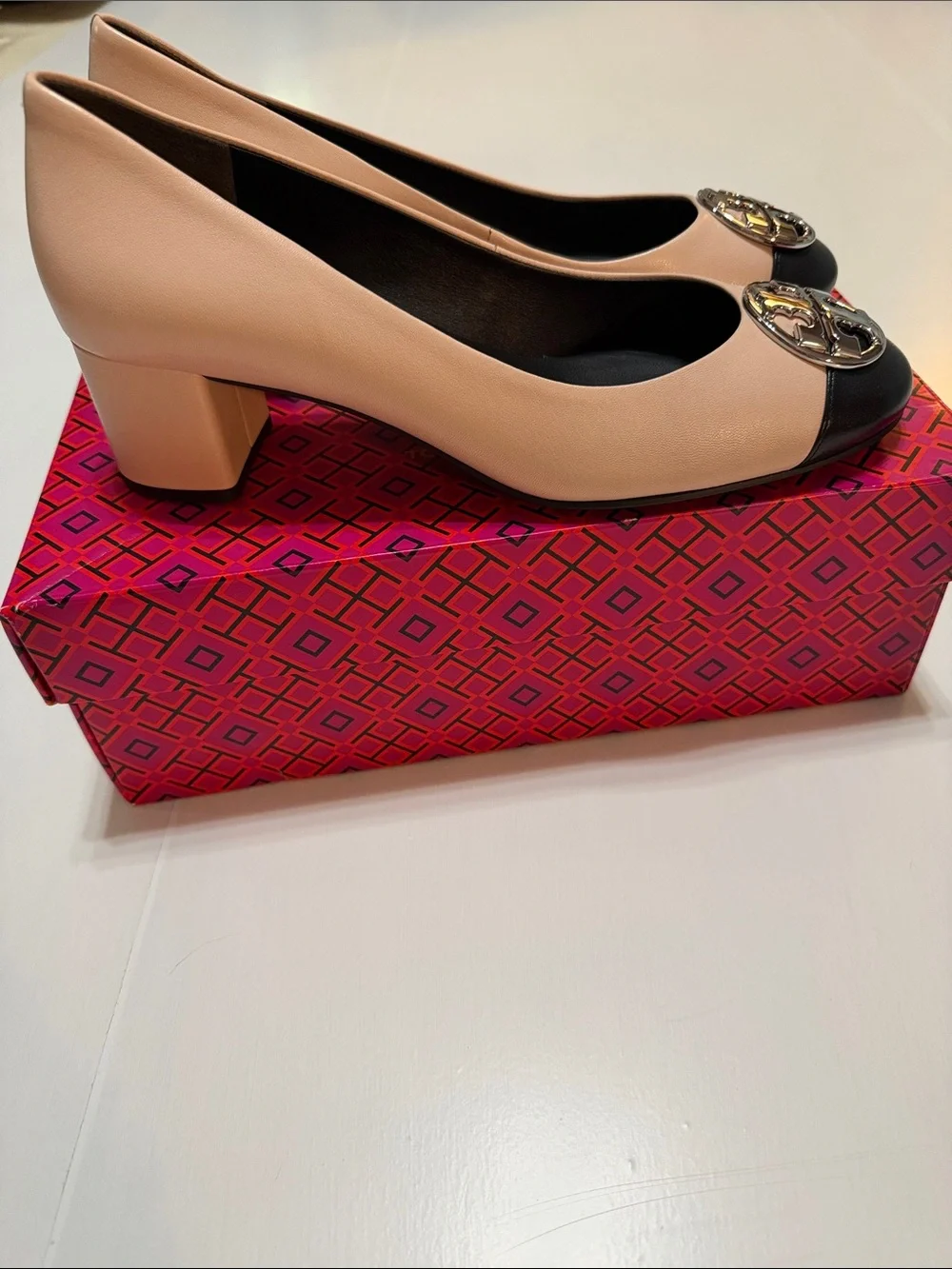Tory Burch Chelsea Cap-Toe Leather Pumps Rose Silk and Black size 9 NWT